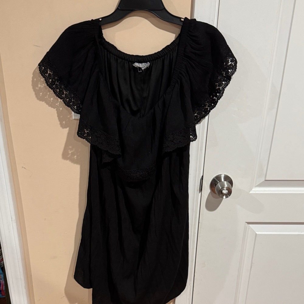 Elegant Black Midi Dress with Lace Details